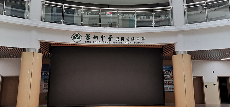 深圳中學(xué)龍崗初級(jí)中學(xué)安裝電教室電腦桌-外語(yǔ)聽(tīng)力考試電腦桌